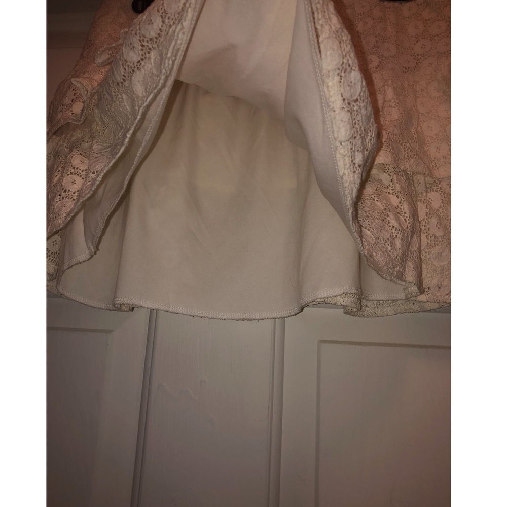Size Medium White Eyelet Lace Pattern Mini Skirt - image 4